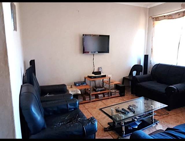 2 BEDROOM HOUSE FOR SALE IN UMHLATHUZE